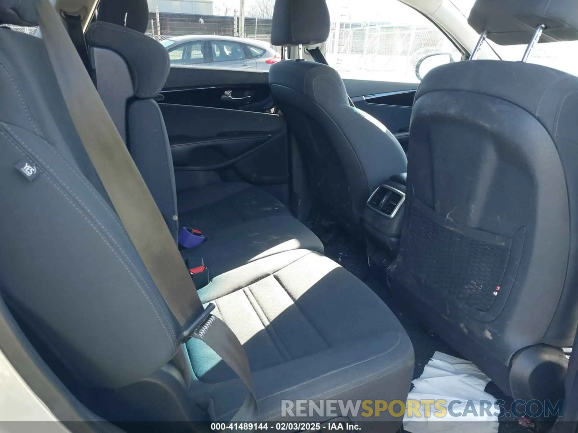 8 Фотография поврежденного автомобиля 5XYPG4A36KG583391 KIA SORENTO 2019