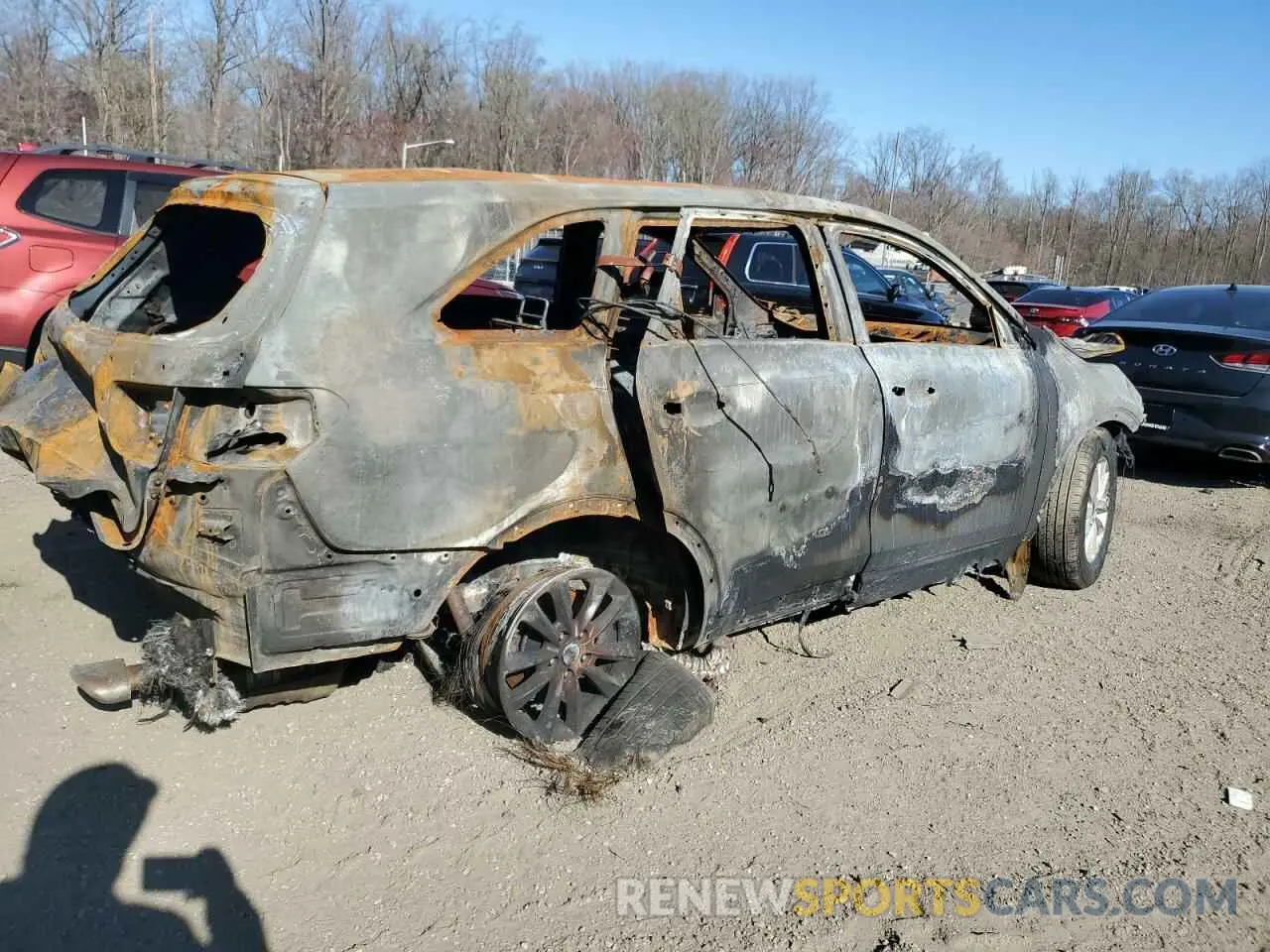 3 Photograph of a damaged car 5XYPG4A37KG478410 KIA SORENTO 2019