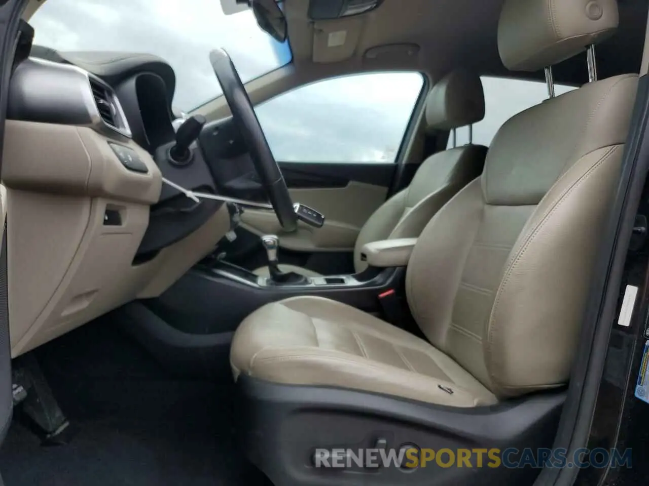 7 Photograph of a damaged car 5XYPG4A37KG480352 KIA SORENTO 2019