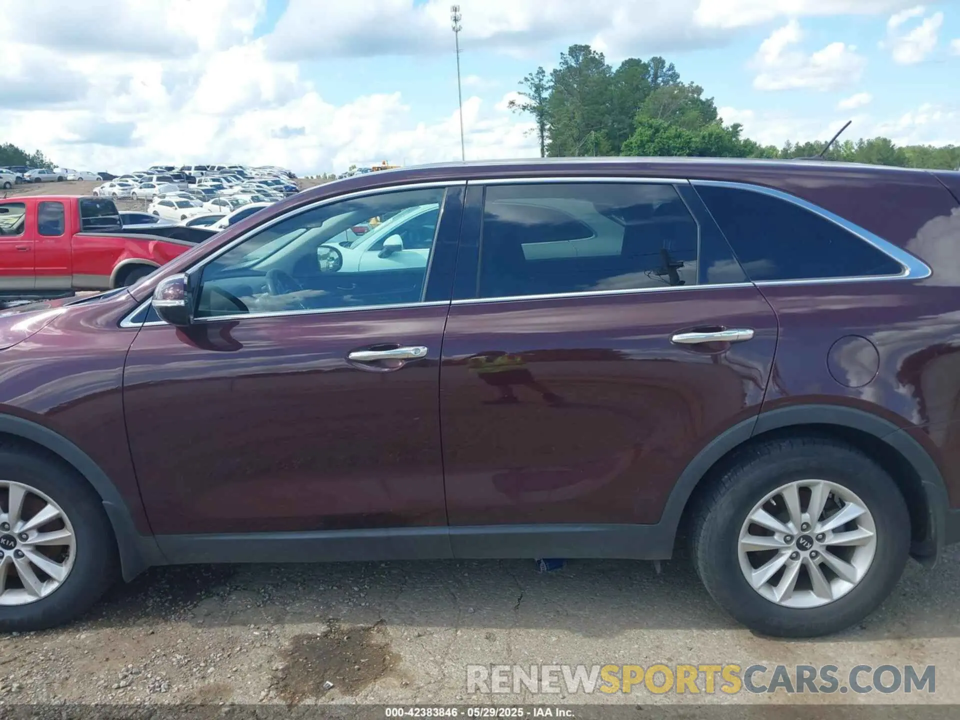 15 Photograph of a damaged car 5XYPG4A37KG508750 KIA SORENTO 2019