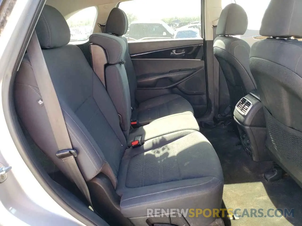 11 Photograph of a damaged car 5XYPG4A37KG516816 KIA SORENTO 2019