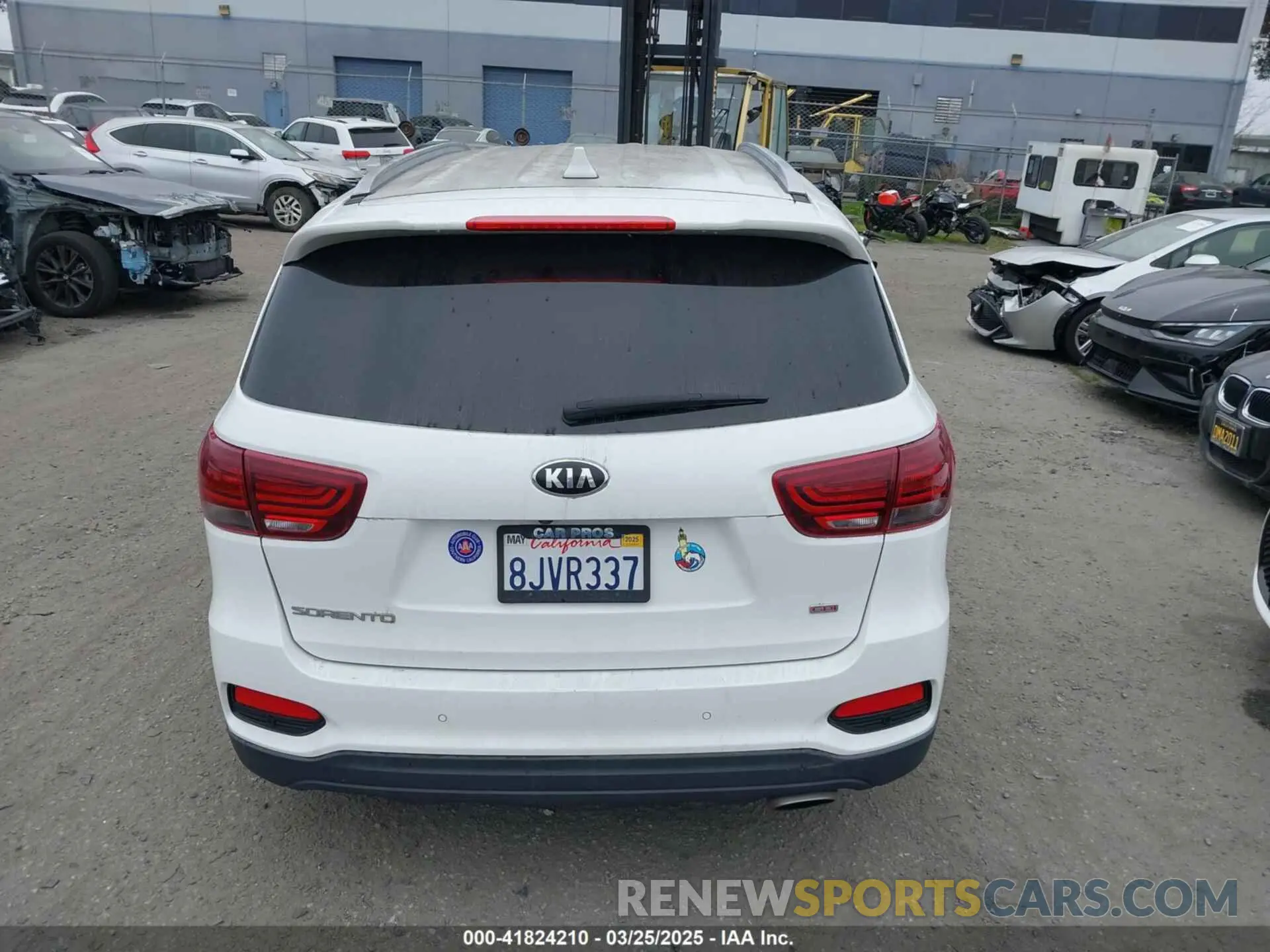 16 Photograph of a damaged car 5XYPG4A37KG524608 KIA SORENTO 2019