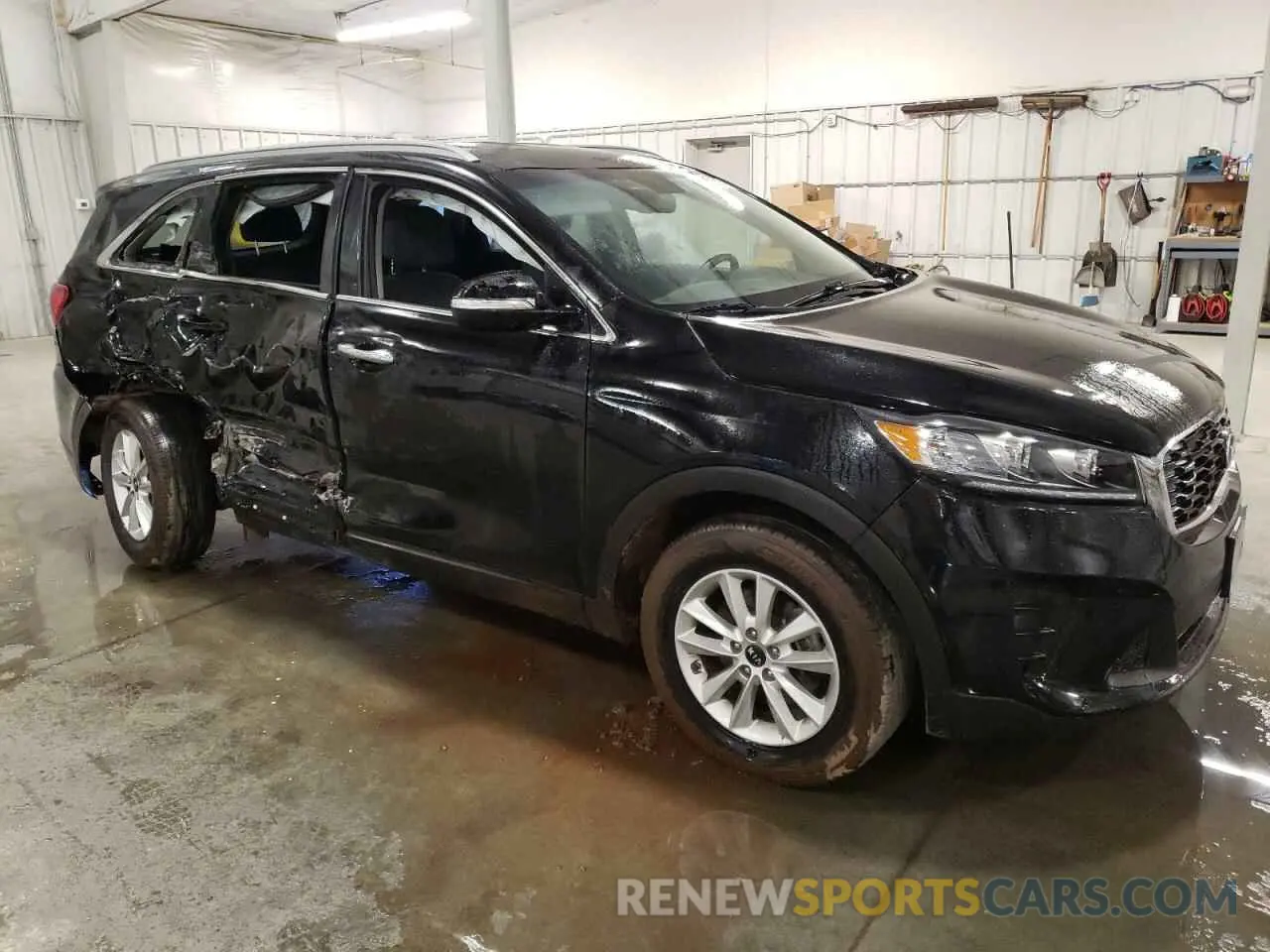 4 Photograph of a damaged car 5XYPG4A38KG451295 KIA SORENTO 2019