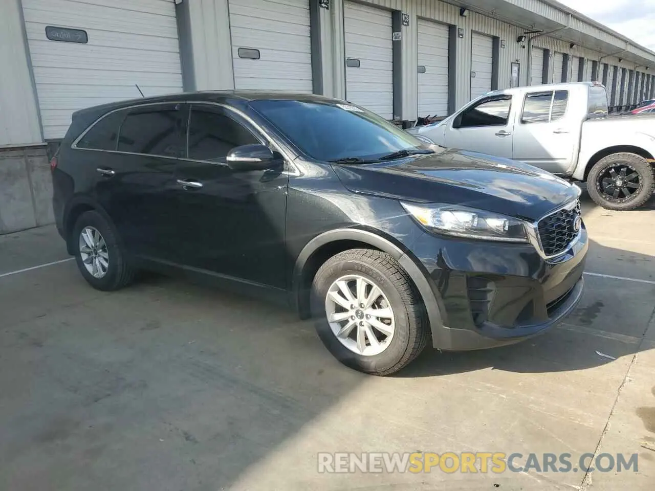 4 Photograph of a damaged car 5XYPG4A38KG467092 KIA SORENTO 2019