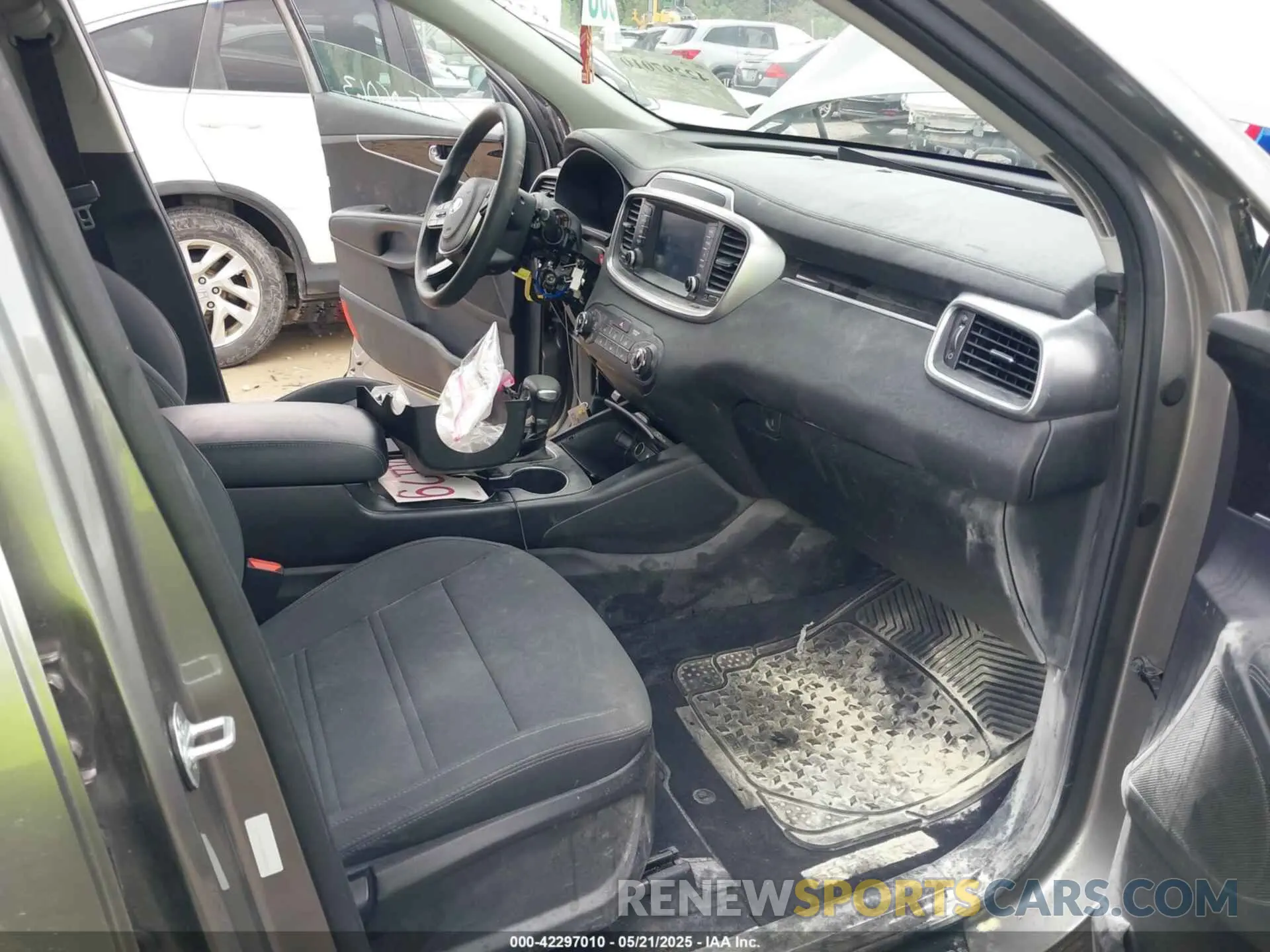 5 Фотография поврежденного автомобиля 5XYPG4A38KG533060 KIA SORENTO 2019