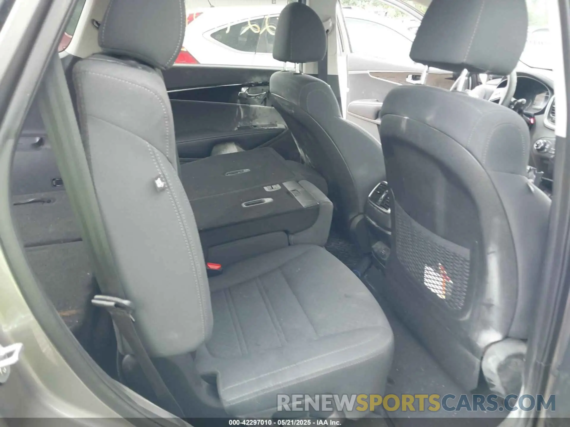 8 Фотография поврежденного автомобиля 5XYPG4A38KG533060 KIA SORENTO 2019
