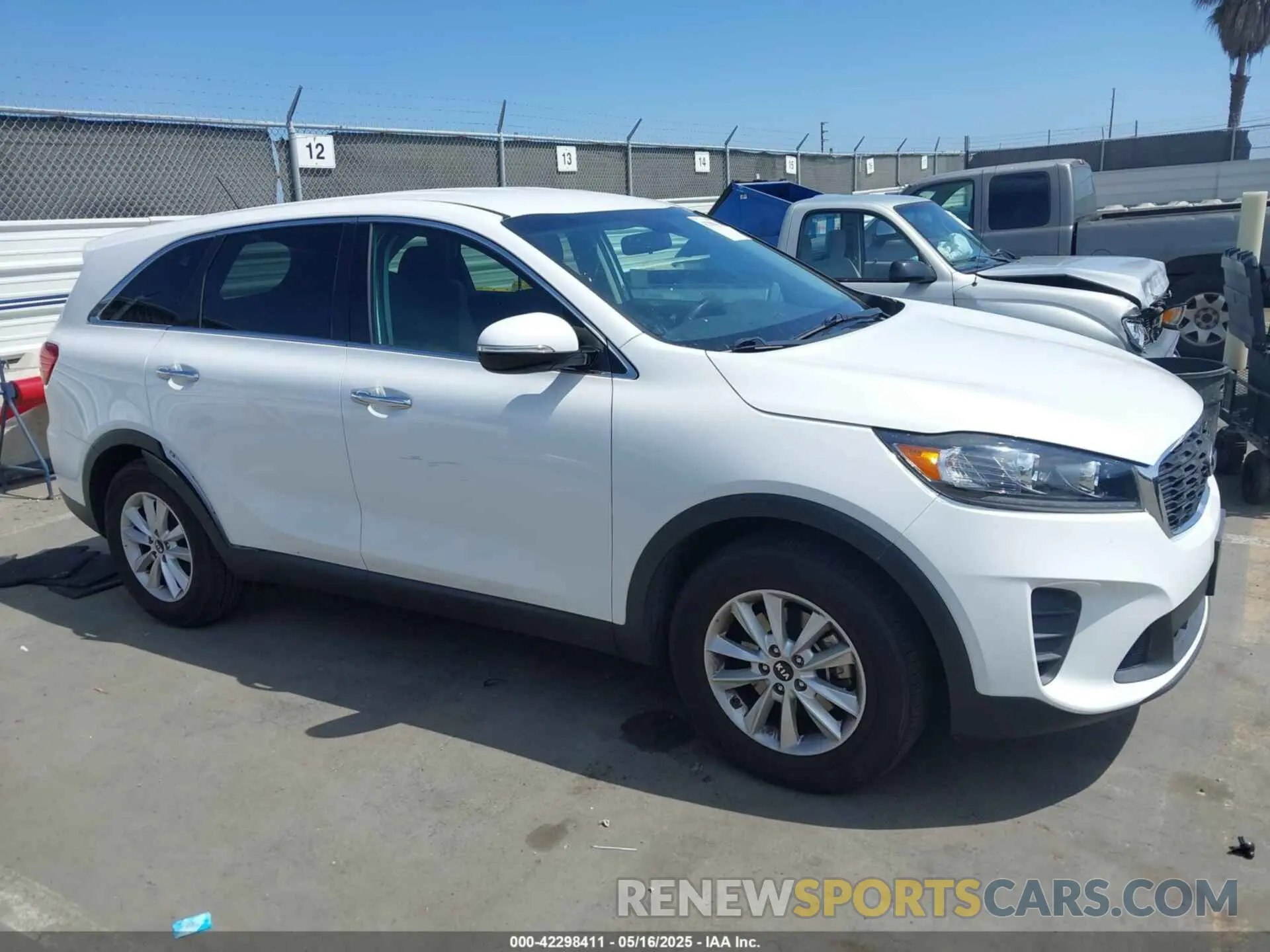 13 Фотография поврежденного автомобиля 5XYPG4A38KG550585 KIA SORENTO 2019