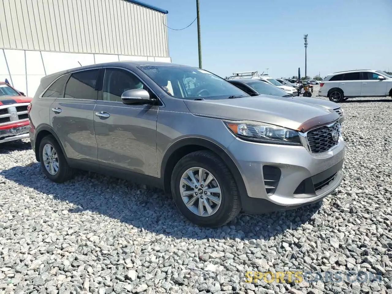 4 Photograph of a damaged car 5XYPG4A38KG552482 KIA SORENTO 2019