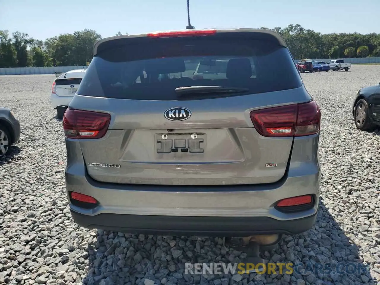 6 Photograph of a damaged car 5XYPG4A38KG552482 KIA SORENTO 2019