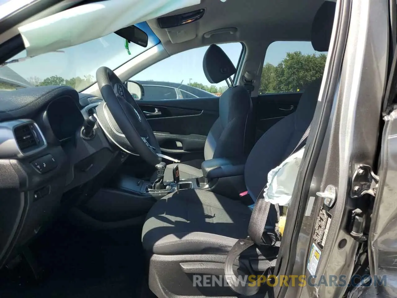 7 Photograph of a damaged car 5XYPG4A38KG552482 KIA SORENTO 2019