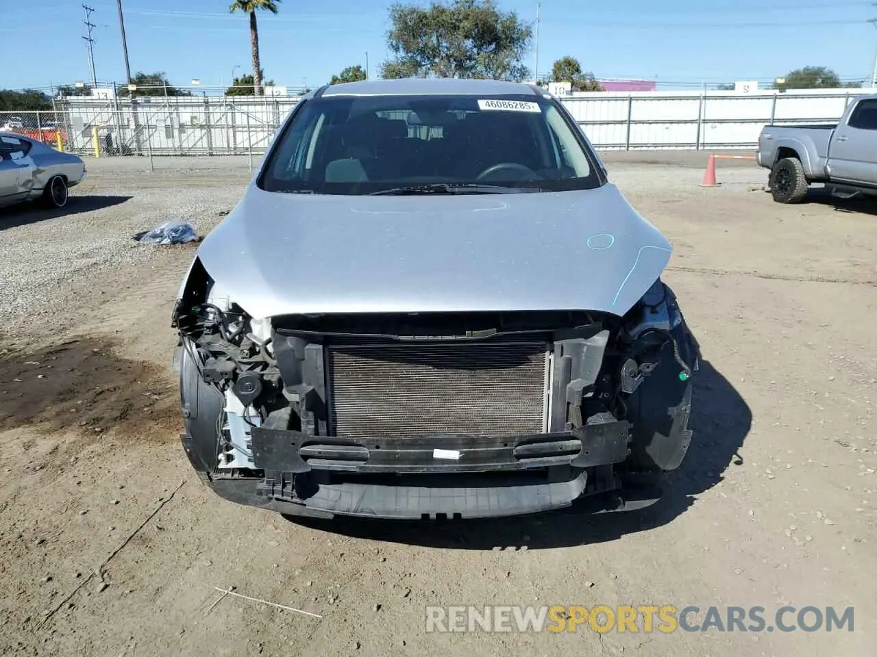 5 Photograph of a damaged car 5XYPG4A38KG575373 KIA SORENTO 2019