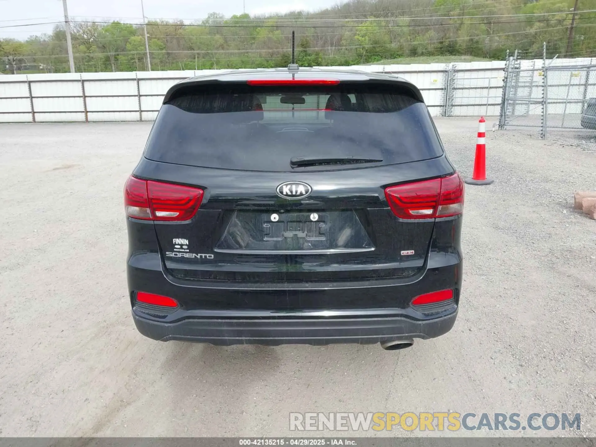 16 Photograph of a damaged car 5XYPG4A38KG576667 KIA SORENTO 2019