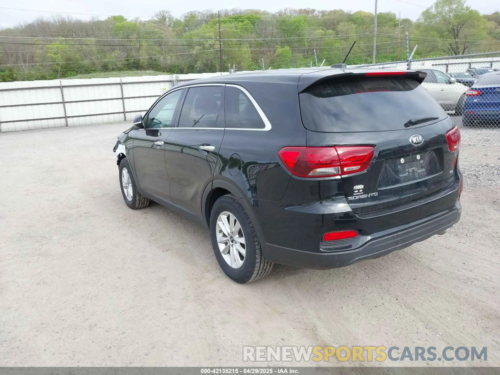3 Photograph of a damaged car 5XYPG4A38KG576667 KIA SORENTO 2019