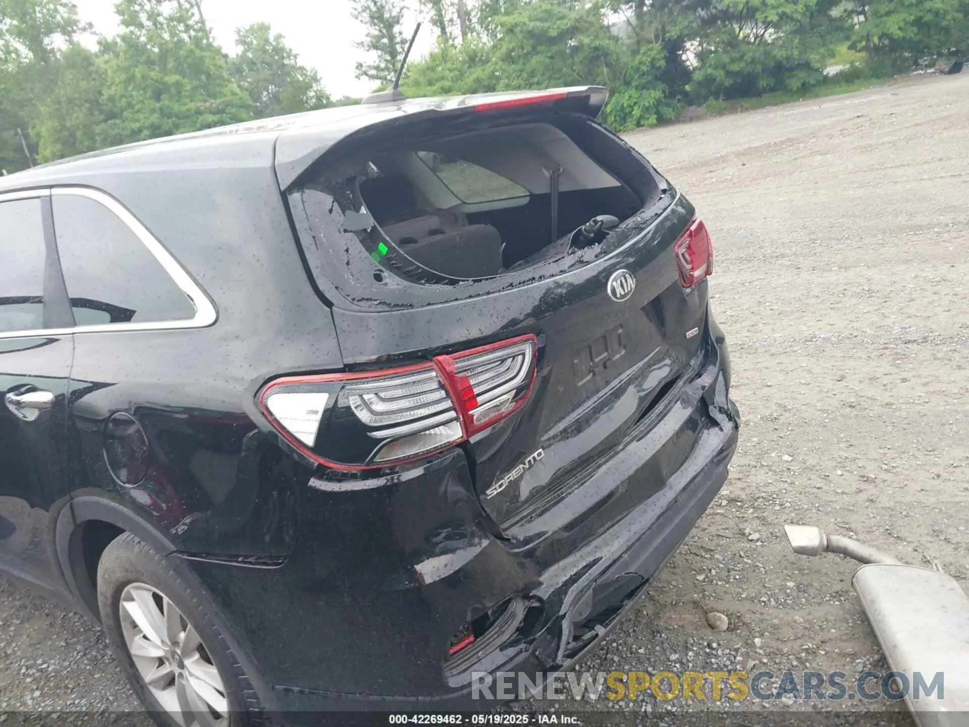 6 Photograph of a damaged car 5XYPG4A38KG581934 KIA SORENTO 2019