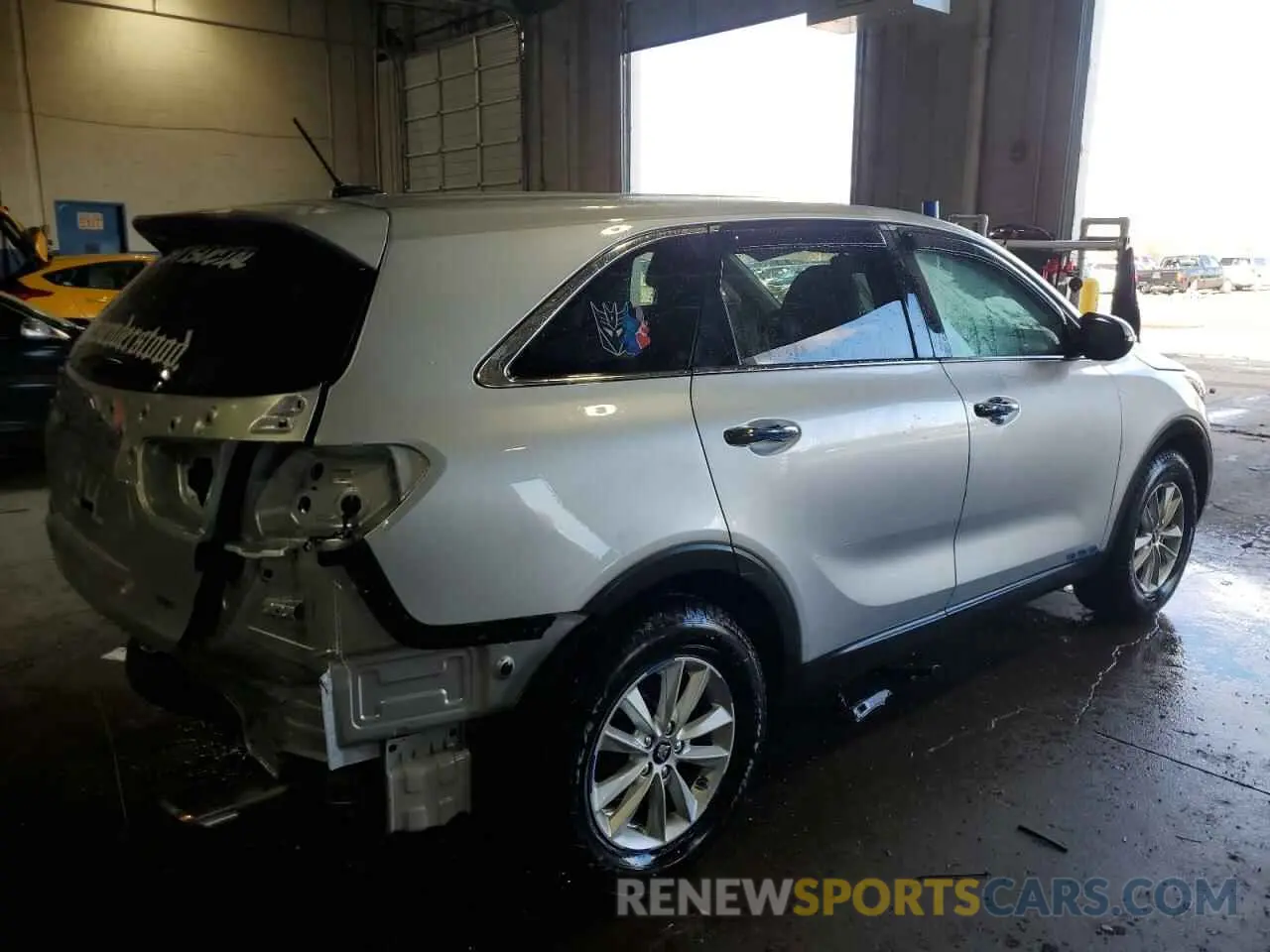 3 Photograph of a damaged car 5XYPG4A38KG595395 KIA SORENTO 2019