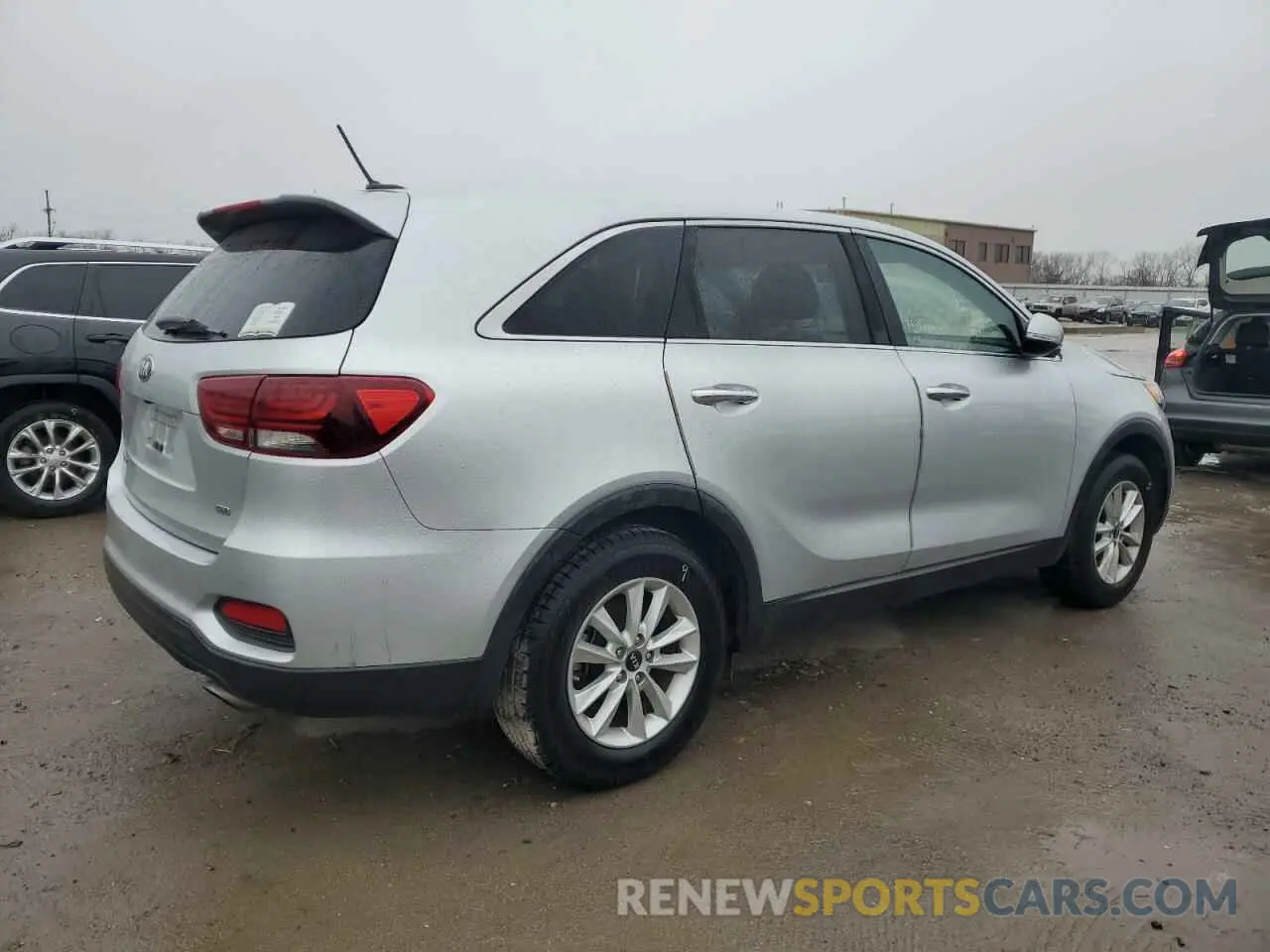 3 Photograph of a damaged car 5XYPG4A39KG518499 KIA SORENTO 2019