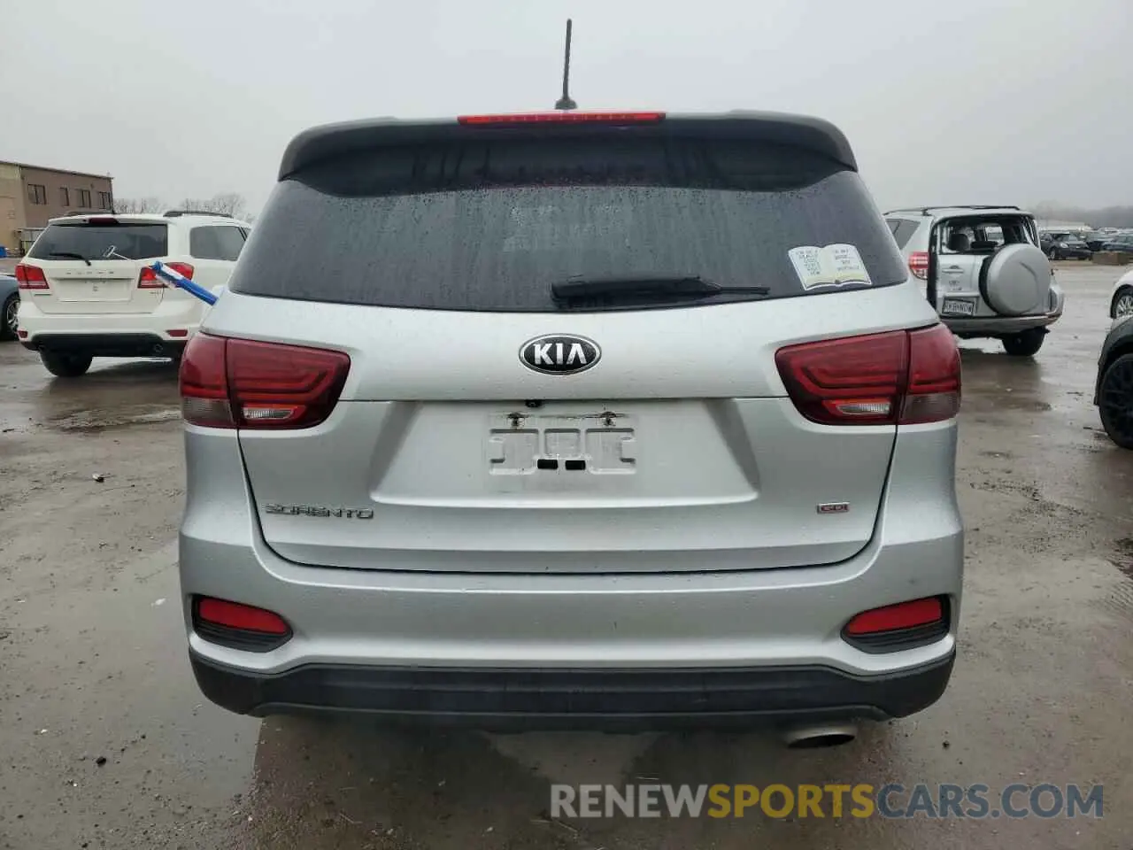 6 Photograph of a damaged car 5XYPG4A39KG518499 KIA SORENTO 2019