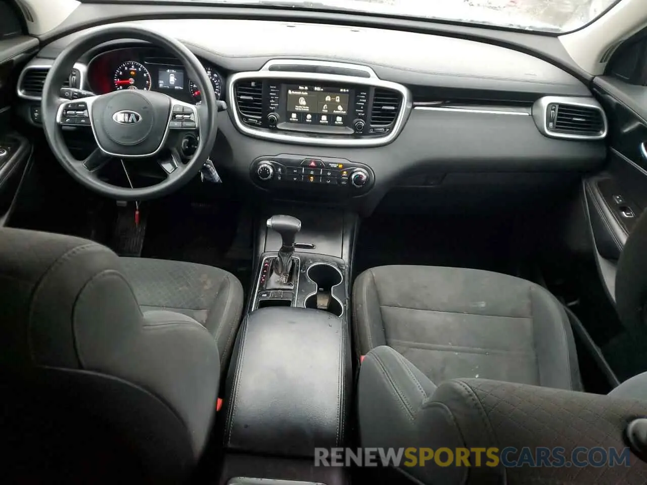 8 Photograph of a damaged car 5XYPG4A39KG518499 KIA SORENTO 2019