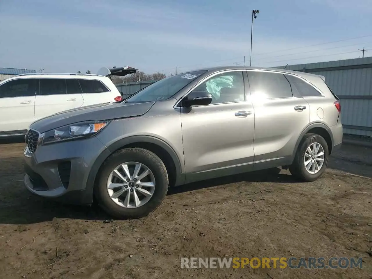 1 Photograph of a damaged car 5XYPG4A39KG520477 KIA SORENTO 2019
