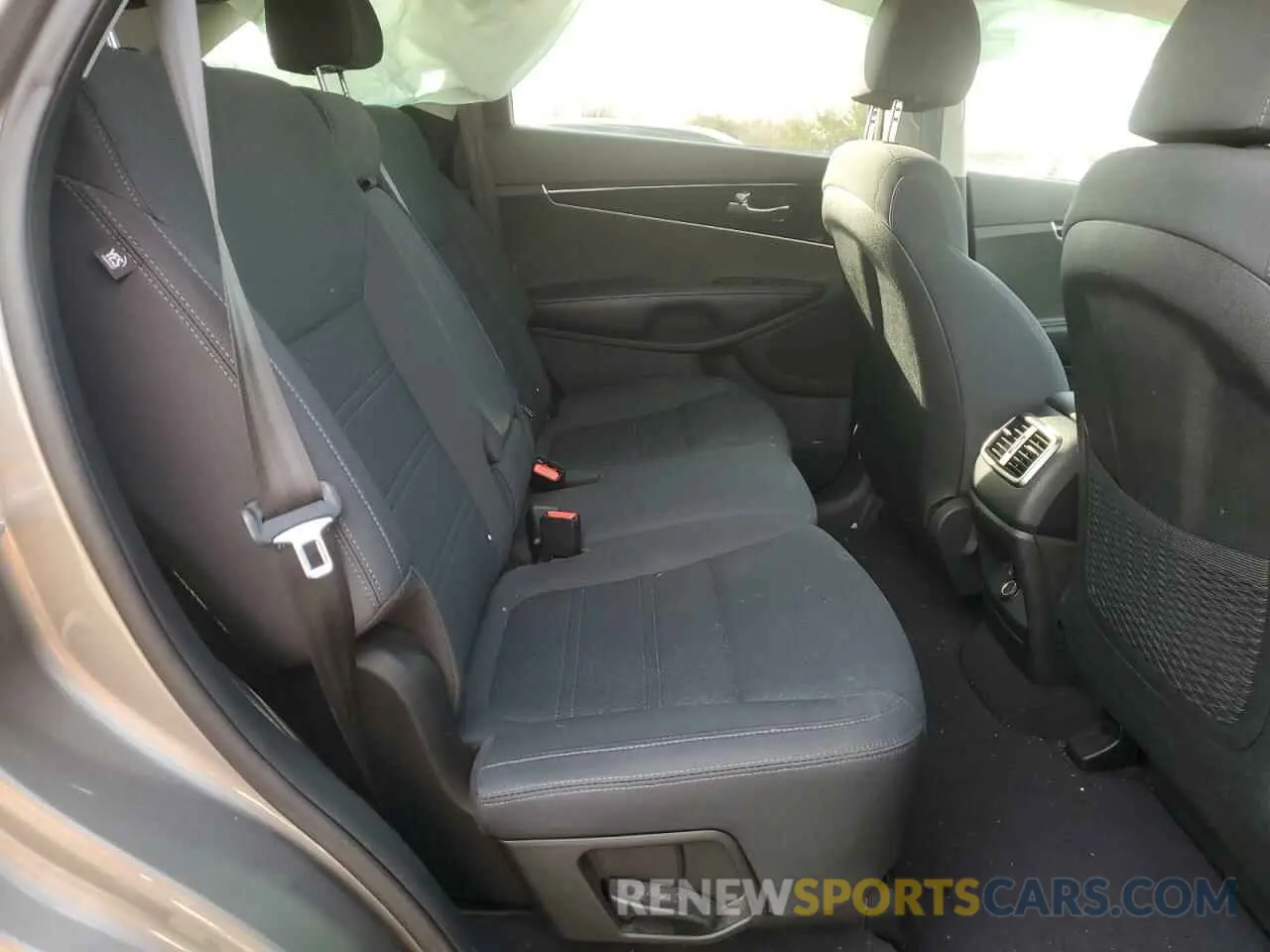 11 Photograph of a damaged car 5XYPG4A39KG520477 KIA SORENTO 2019
