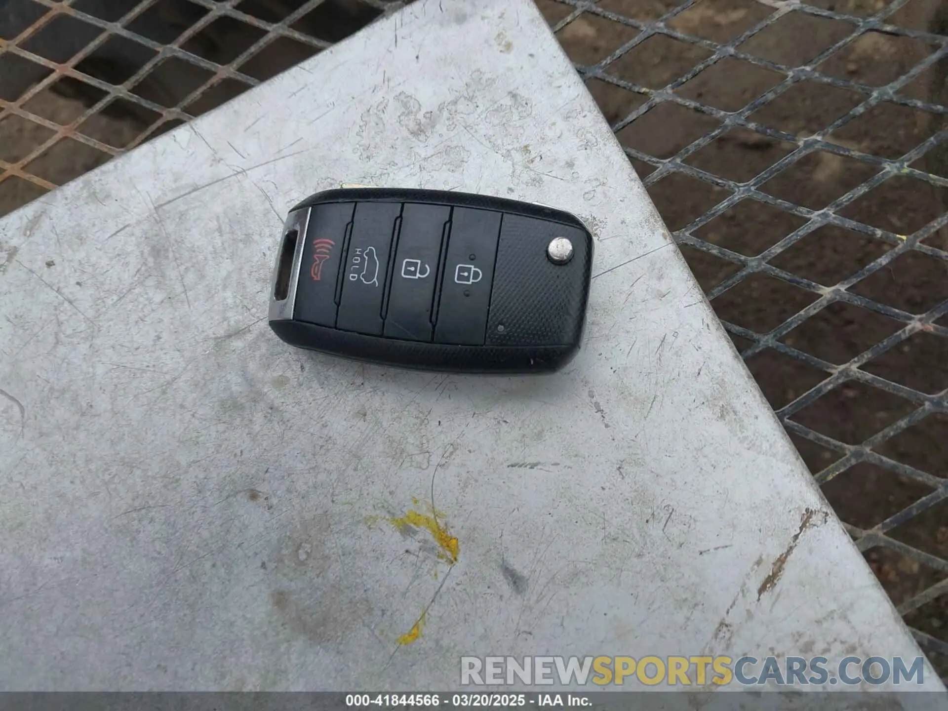 11 Photograph of a damaged car 5XYPG4A39KG532323 KIA SORENTO 2019