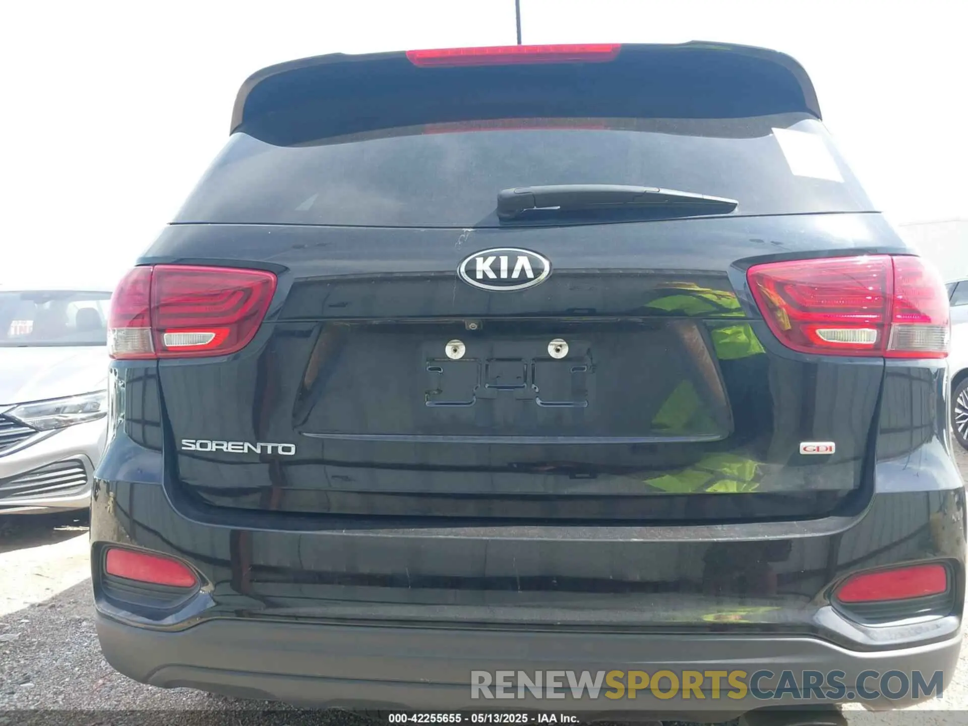 16 Photograph of a damaged car 5XYPG4A39KG534430 KIA SORENTO 2019