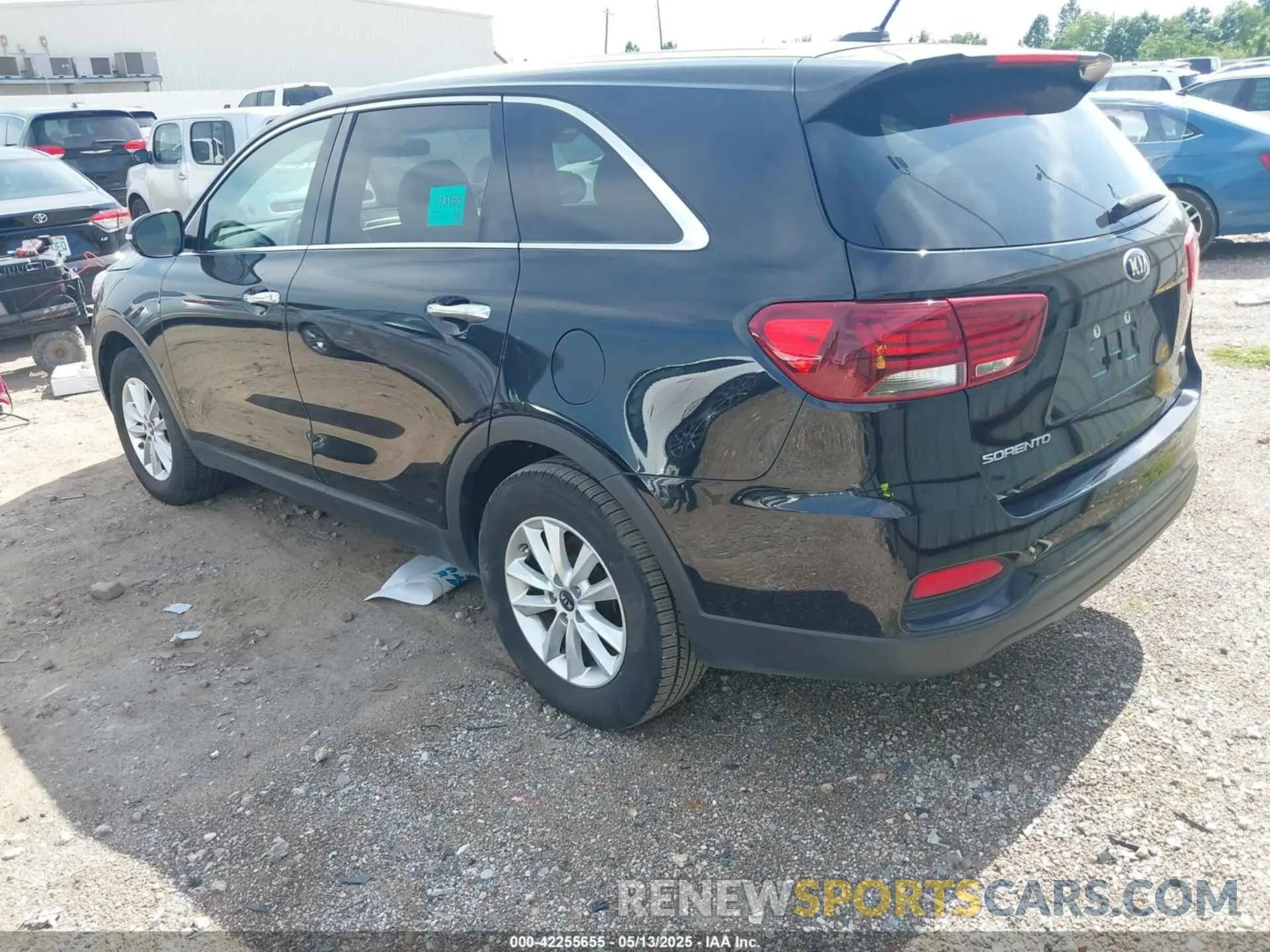 3 Photograph of a damaged car 5XYPG4A39KG534430 KIA SORENTO 2019
