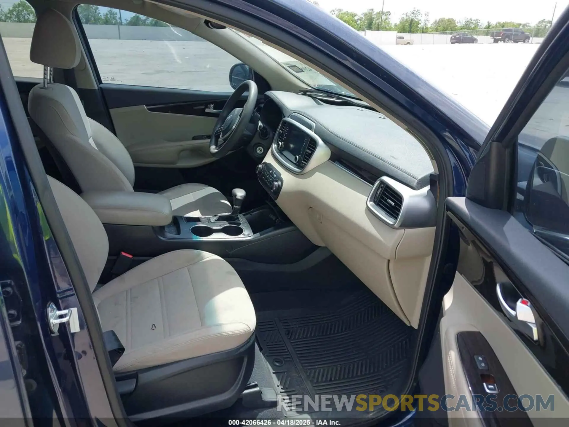 5 Фотография поврежденного автомобиля 5XYPG4A39KG541829 KIA SORENTO 2019