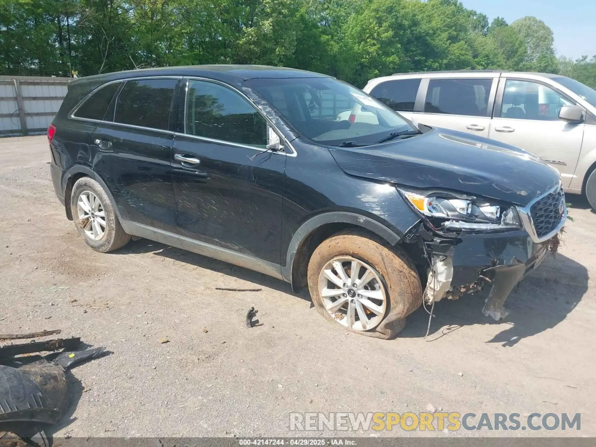 1 Photograph of a damaged car 5XYPG4A39KG576239 KIA SORENTO 2019