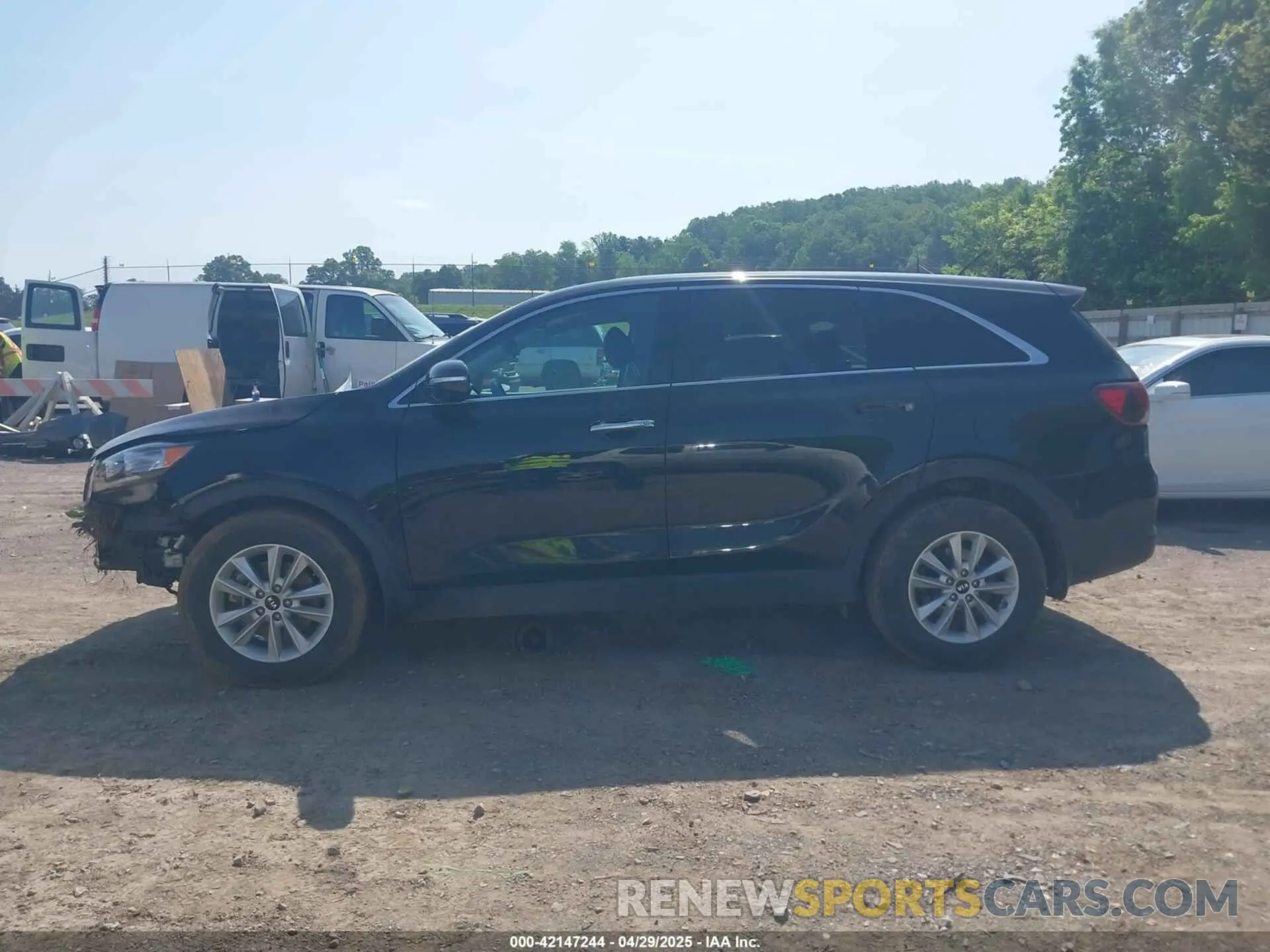15 Photograph of a damaged car 5XYPG4A39KG576239 KIA SORENTO 2019