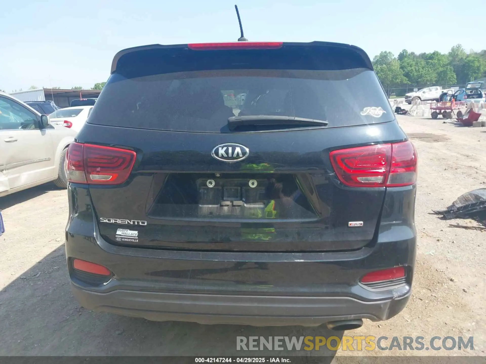 17 Photograph of a damaged car 5XYPG4A39KG576239 KIA SORENTO 2019