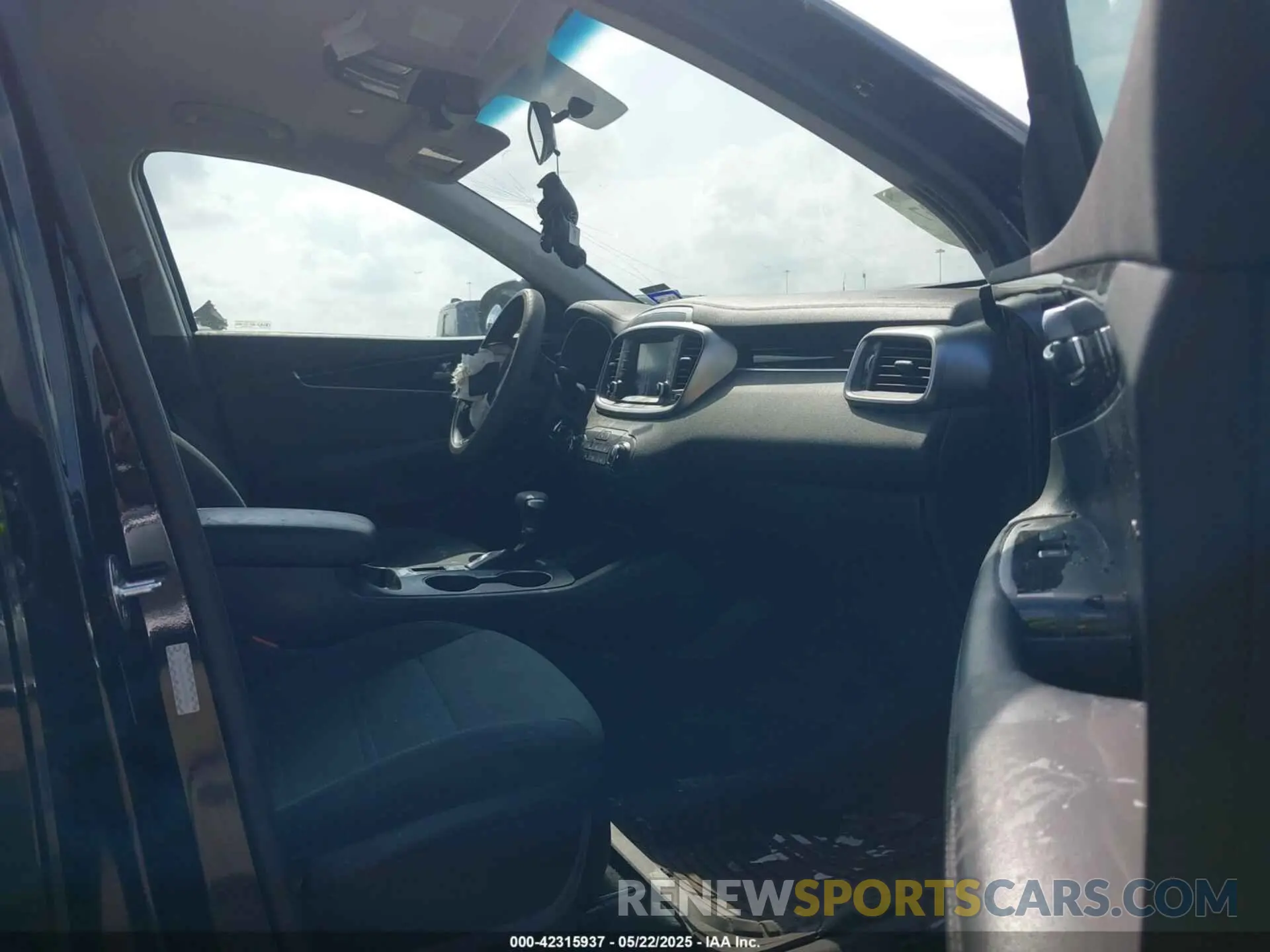 5 Фотография поврежденного автомобиля 5XYPG4A39KG577861 KIA SORENTO 2019