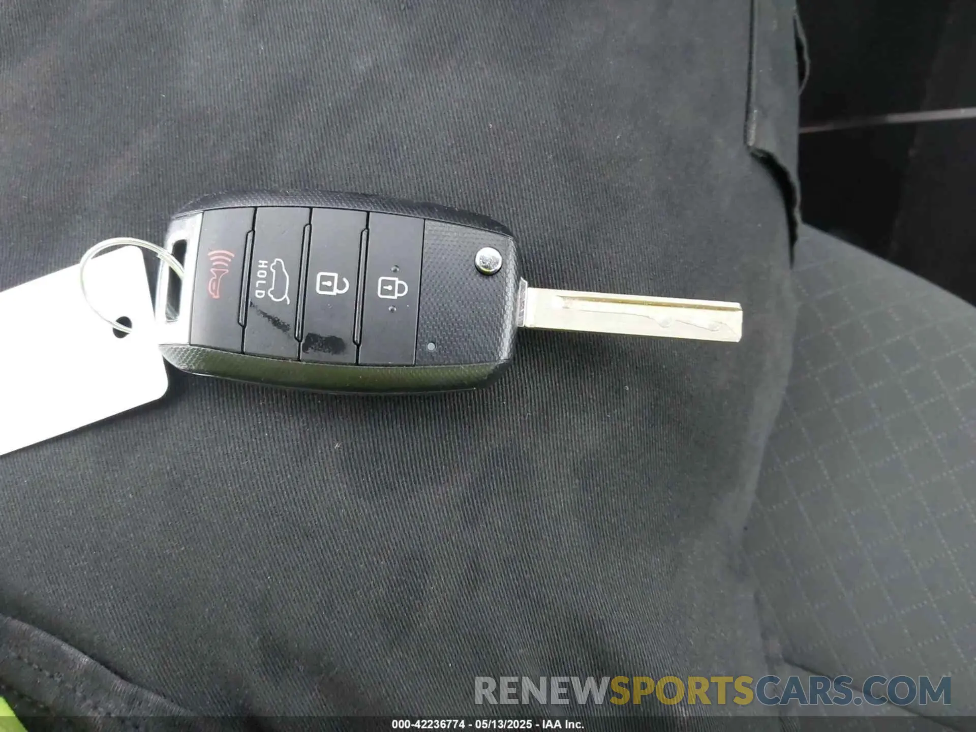 11 Photograph of a damaged car 5XYPG4A39KG584941 KIA SORENTO 2019