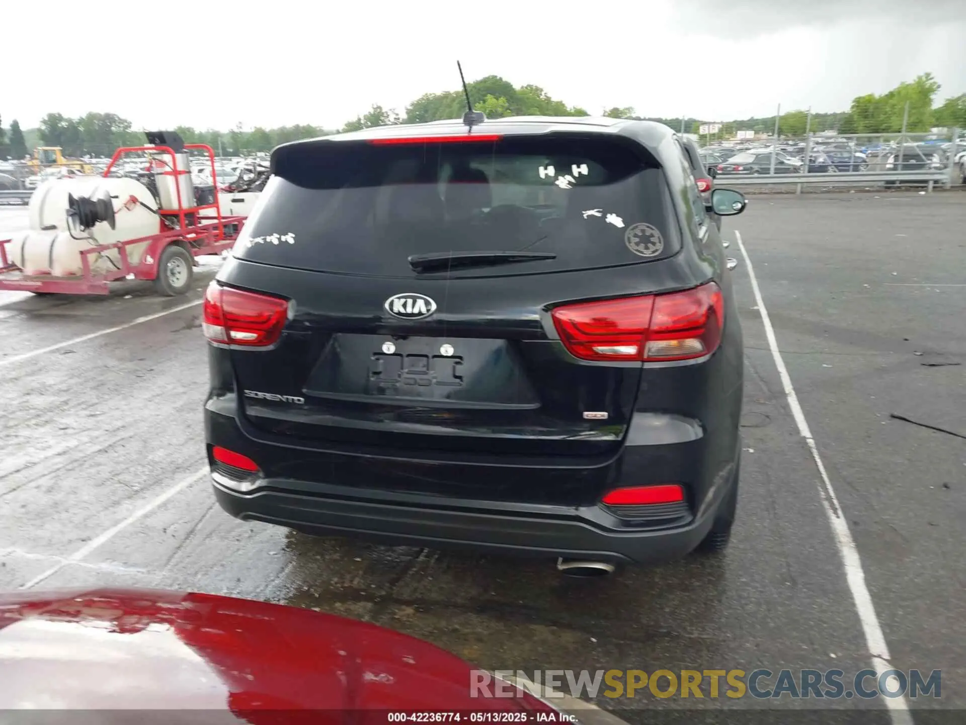 16 Photograph of a damaged car 5XYPG4A39KG584941 KIA SORENTO 2019