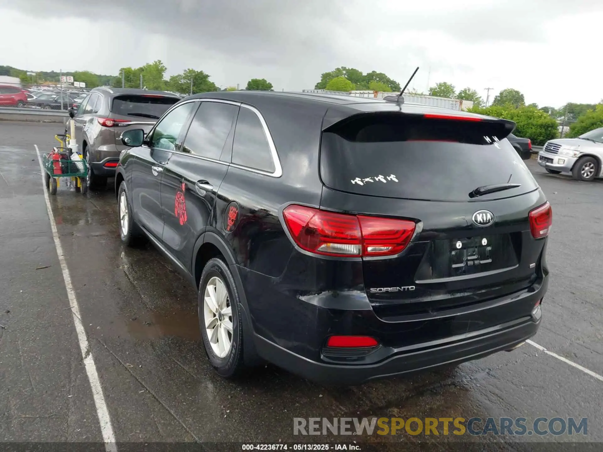 3 Photograph of a damaged car 5XYPG4A39KG584941 KIA SORENTO 2019