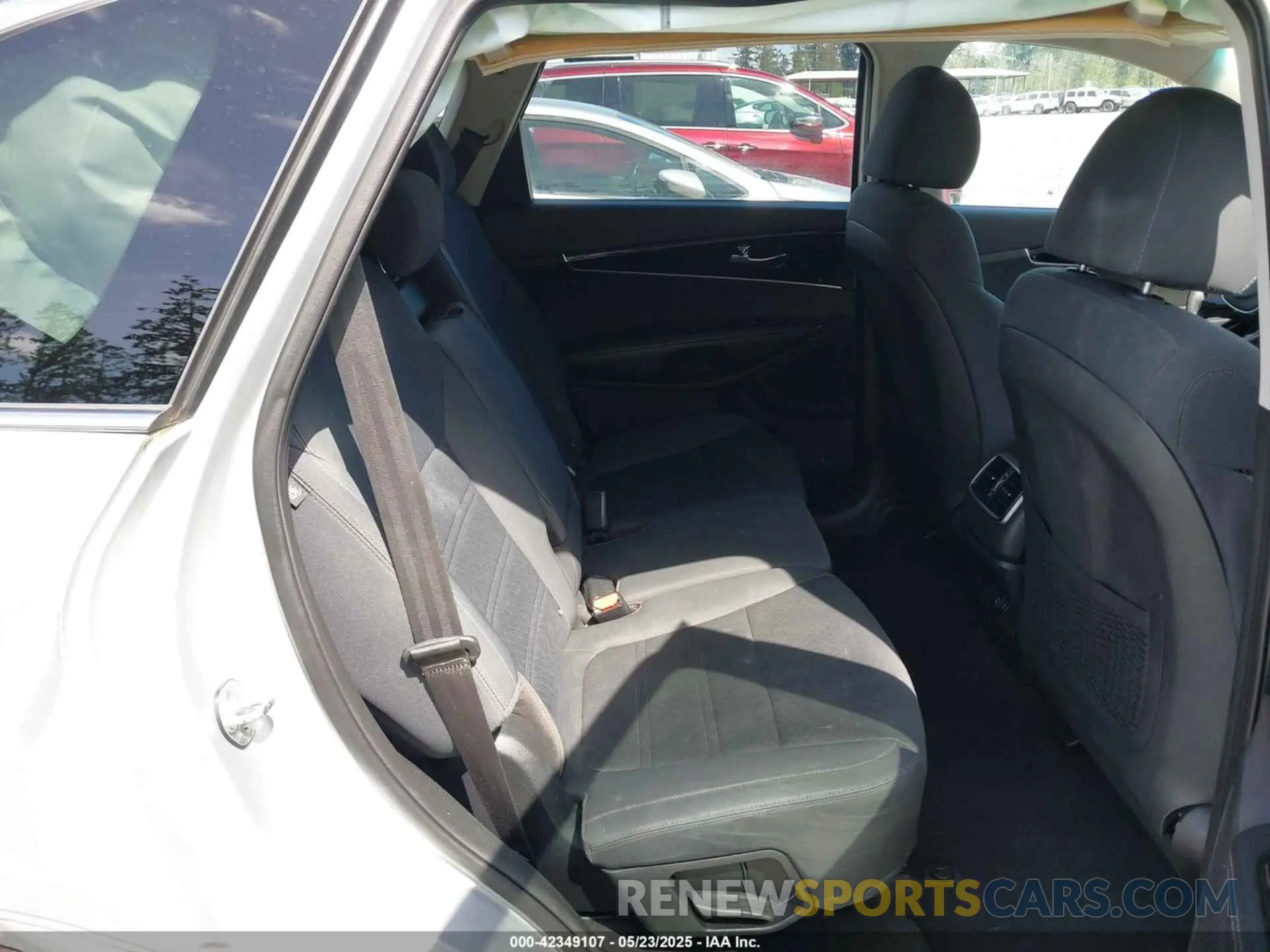 8 Фотография поврежденного автомобиля 5XYPG4A39KG595941 KIA SORENTO 2019