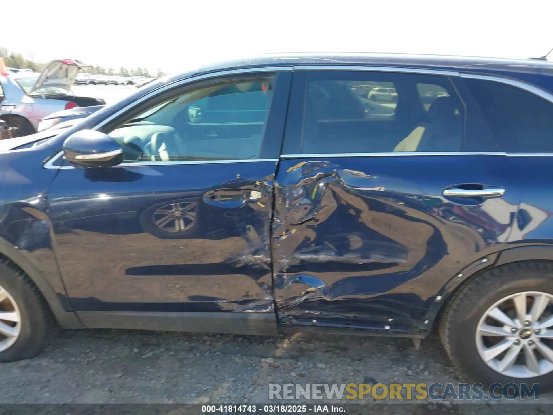 14 Photograph of a damaged car 5XYPG4A3XKG523100 KIA SORENTO 2019