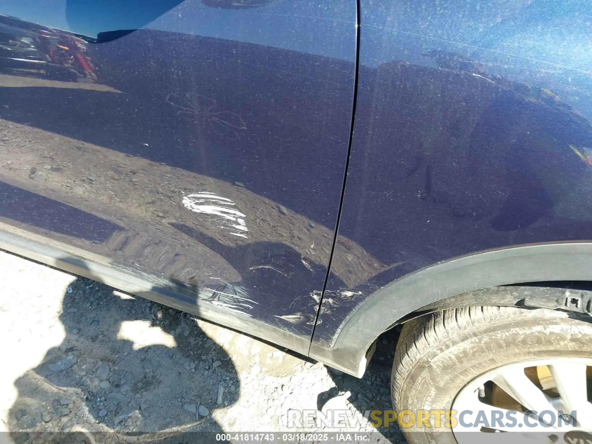 19 Photograph of a damaged car 5XYPG4A3XKG523100 KIA SORENTO 2019
