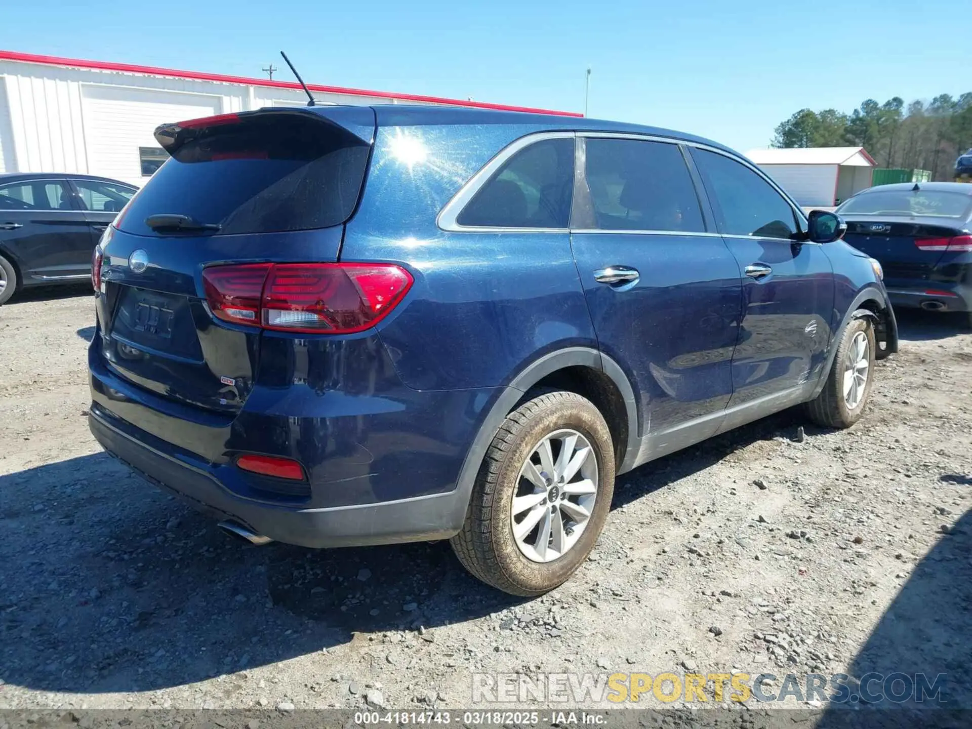 4 Photograph of a damaged car 5XYPG4A3XKG523100 KIA SORENTO 2019