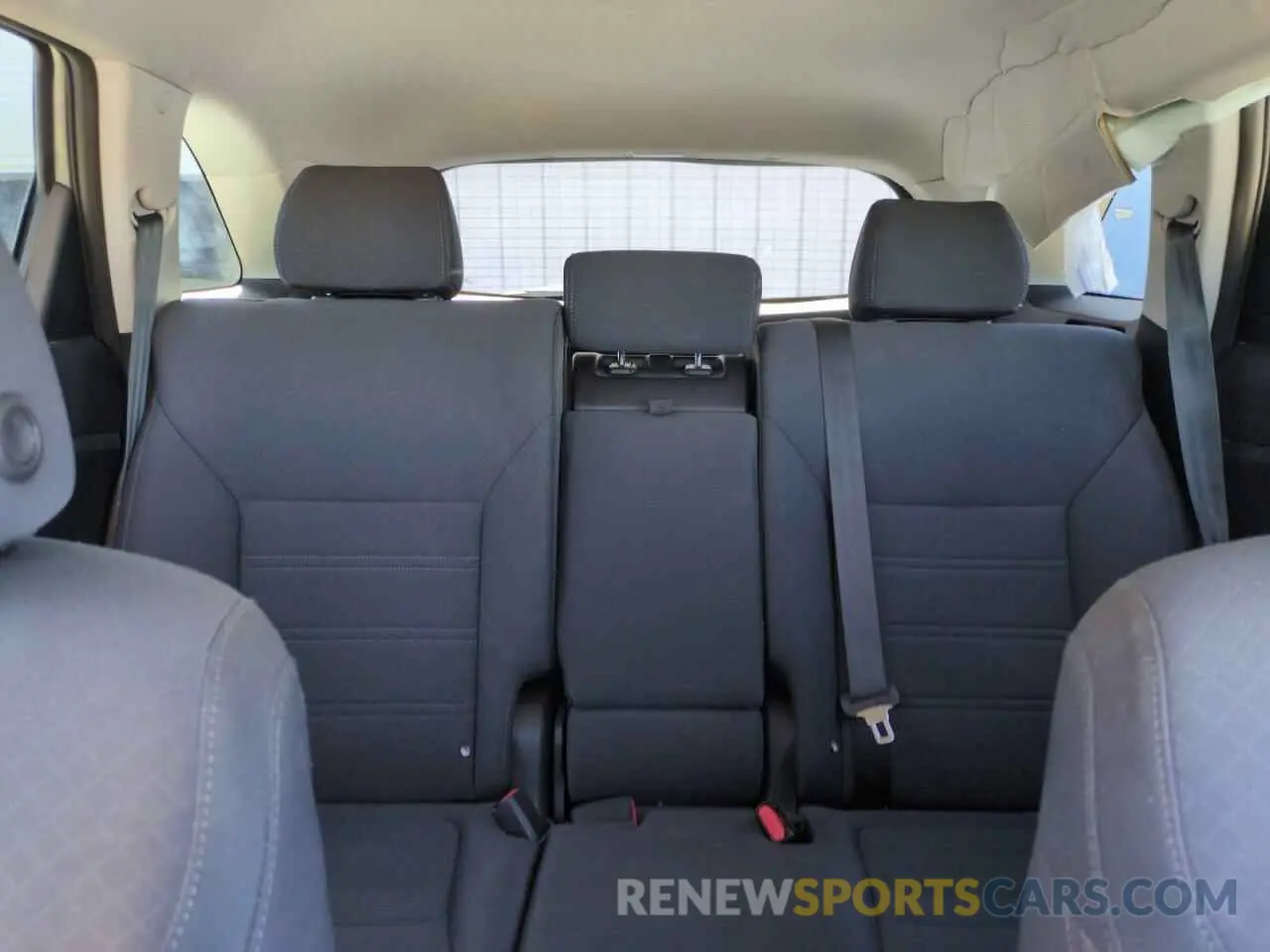 10 Photograph of a damaged car 5XYPG4A3XKG557764 KIA SORENTO 2019