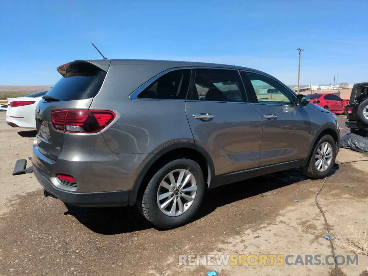 3 Photograph of a damaged car 5XYPG4A3XKG557764 KIA SORENTO 2019