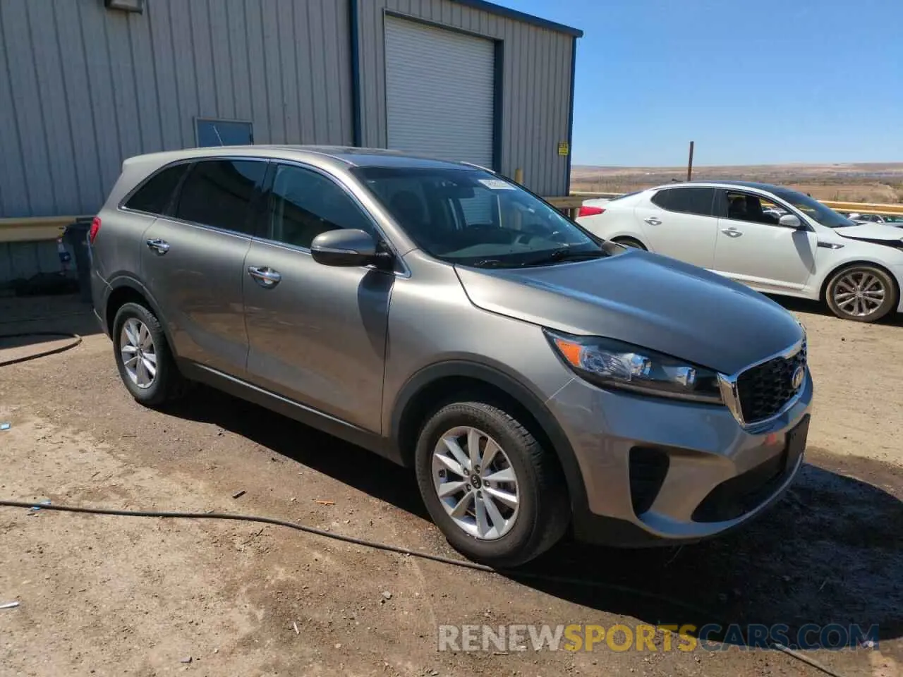 4 Photograph of a damaged car 5XYPG4A3XKG557764 KIA SORENTO 2019
