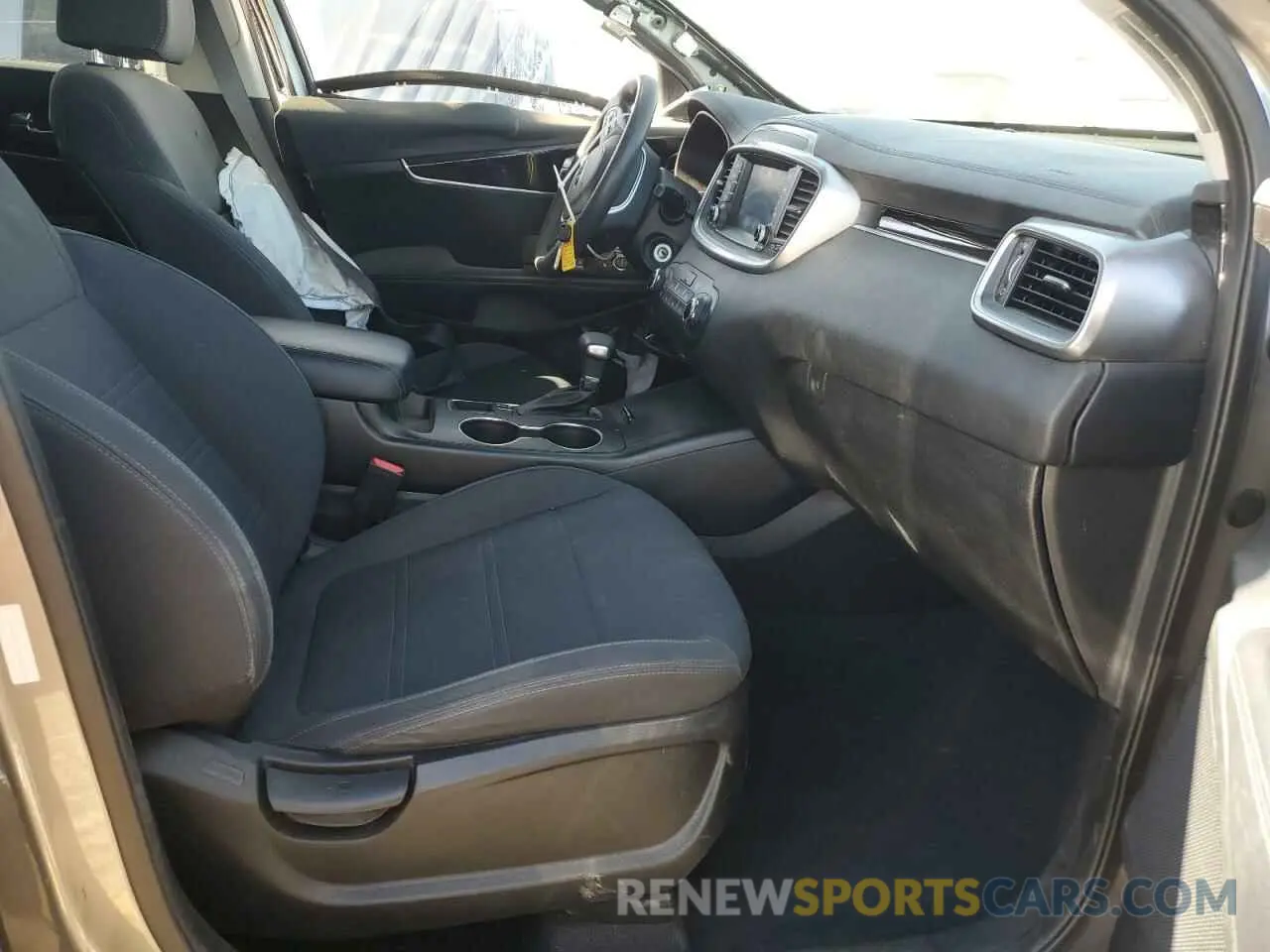 7 Photograph of a damaged car 5XYPG4A3XKG557764 KIA SORENTO 2019
