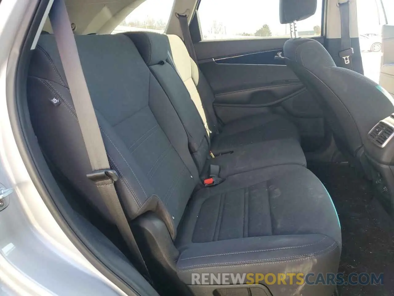 11 Photograph of a damaged car 5XYPG4A3XKG560499 KIA SORENTO 2019