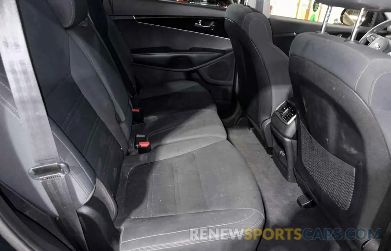 6 Photograph of a damaged car 5XYPG4A3XKG567081 KIA SORENTO 2019
