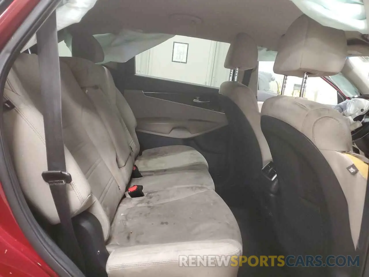 11 Photograph of a damaged car 5XYPG4A3XKG576105 KIA SORENTO 2019