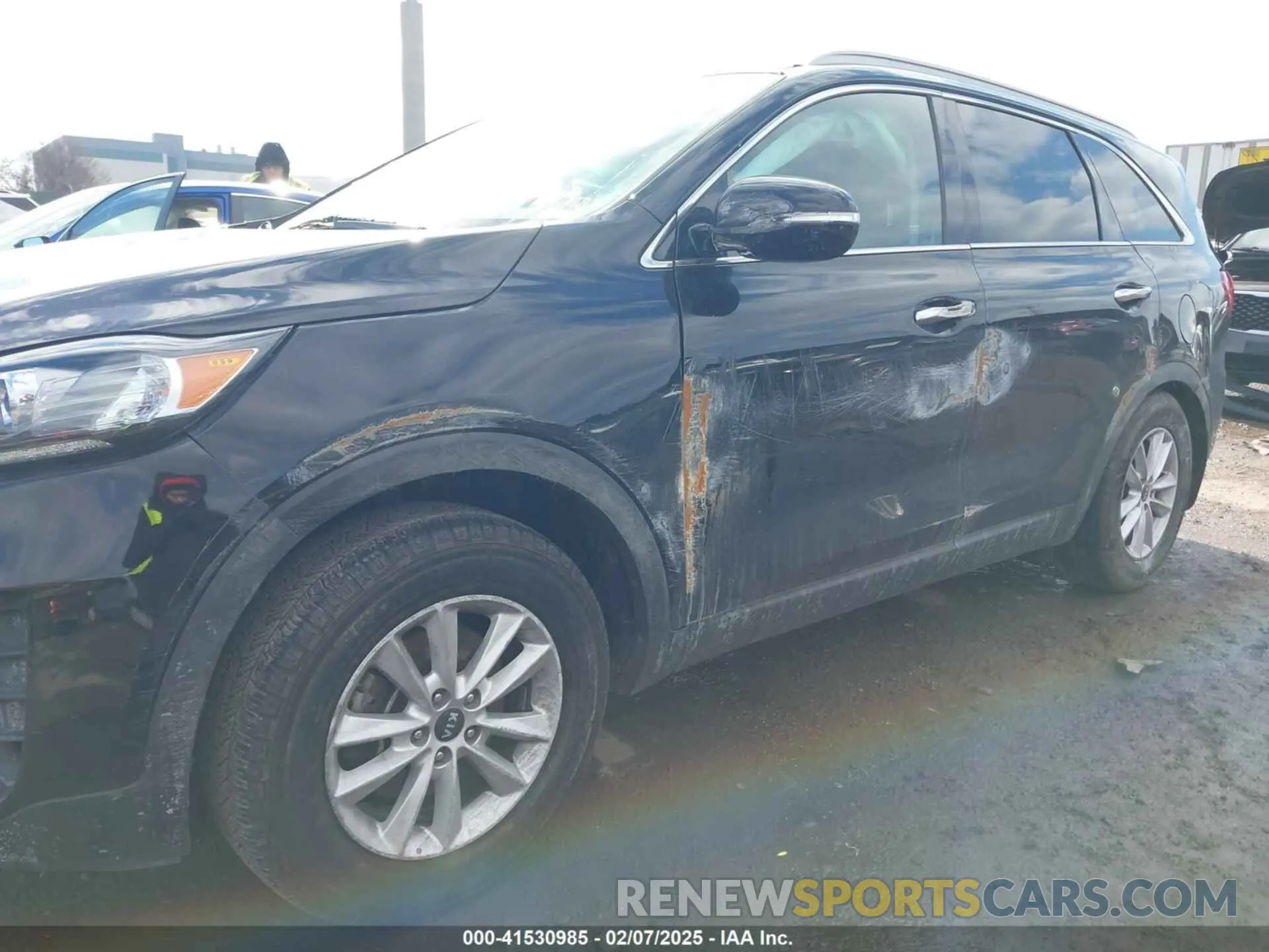 6 Photograph of a damaged car 5XYPG4A3XKG592630 KIA SORENTO 2019
