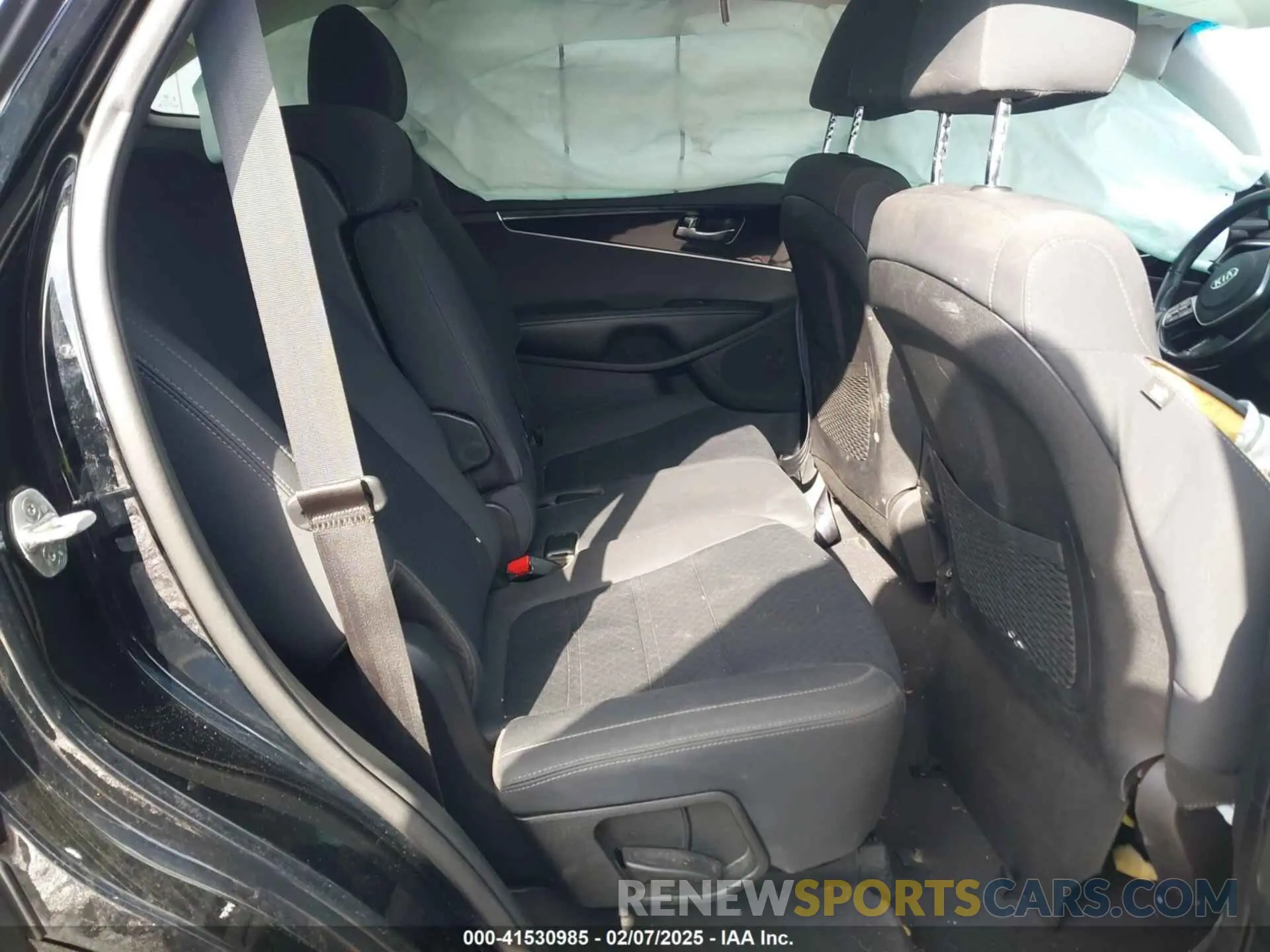 8 Photograph of a damaged car 5XYPG4A3XKG592630 KIA SORENTO 2019
