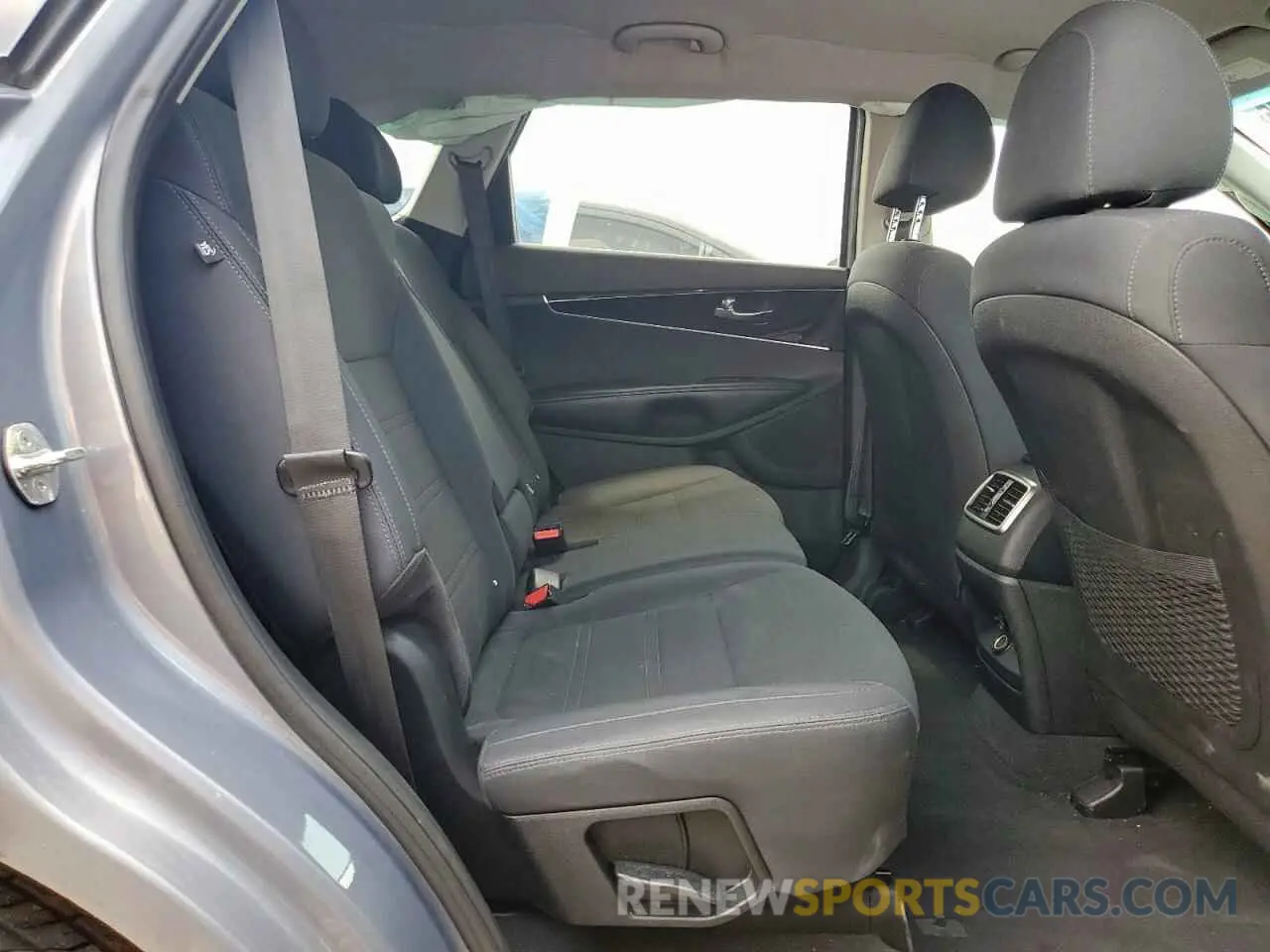 11 Photograph of a damaged car 5XYPG4A3XKG604677 KIA SORENTO 2019