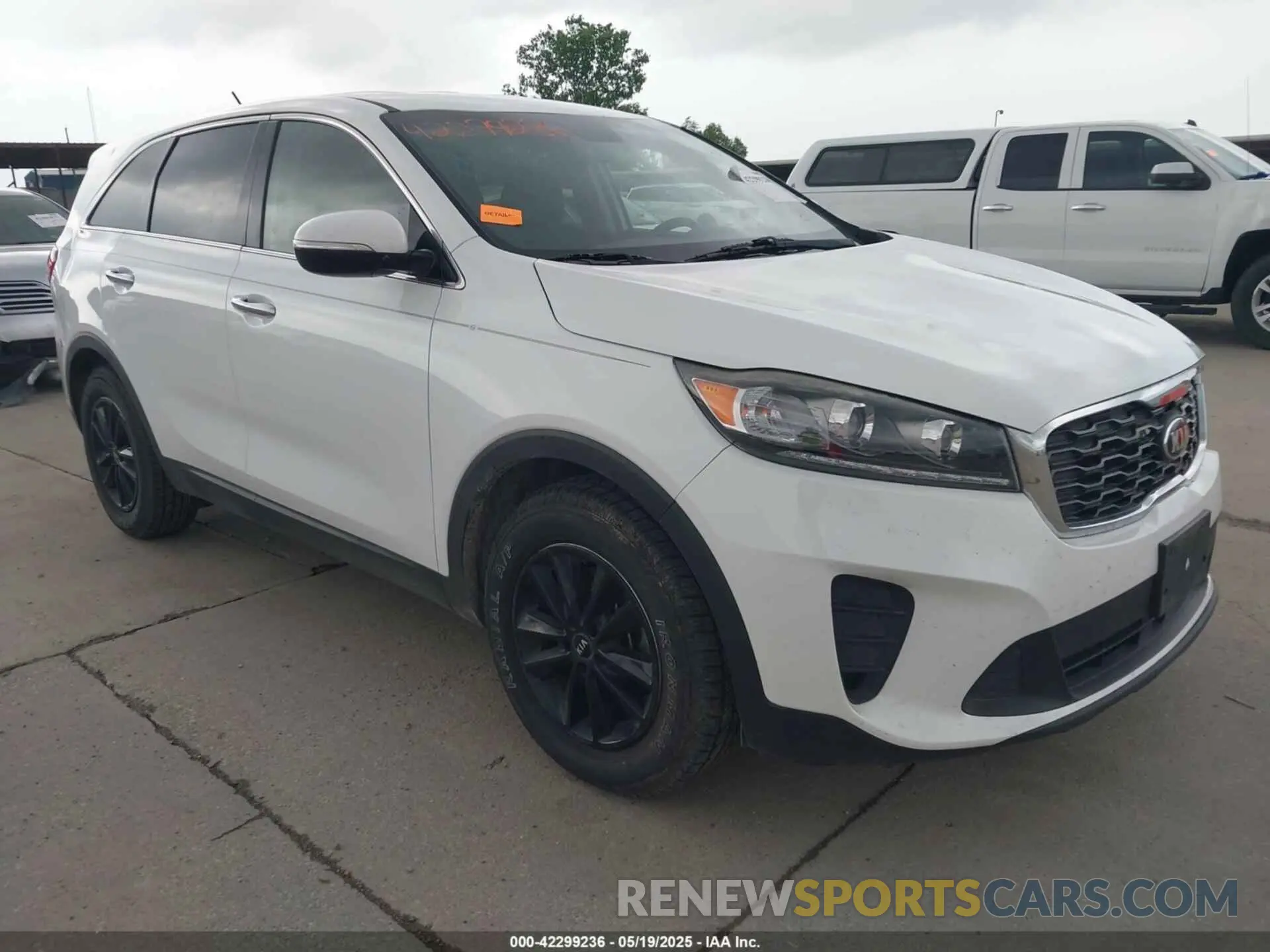 1 Photograph of a damaged car 5XYPG4A50KG573036 KIA SORENTO 2019